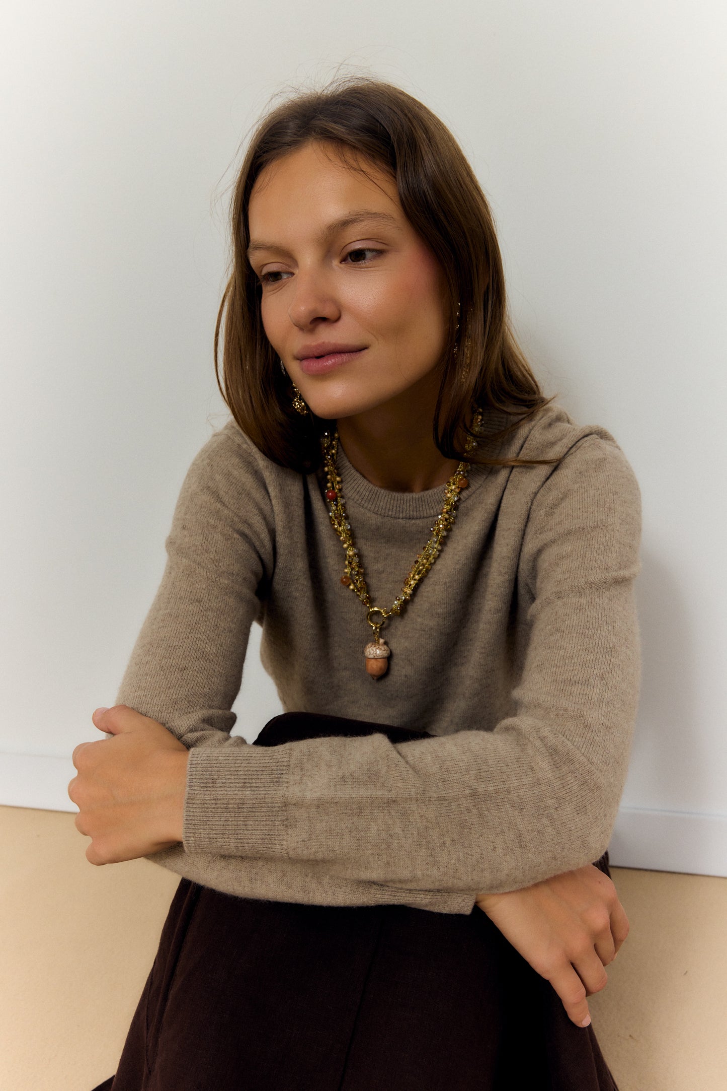 MULTI-EDGE ACORN, MEDIUM NECKLACE WITH TRIPLE CROCHET CHAIN AND ACORN-SHAPED CERAMIC PIECE