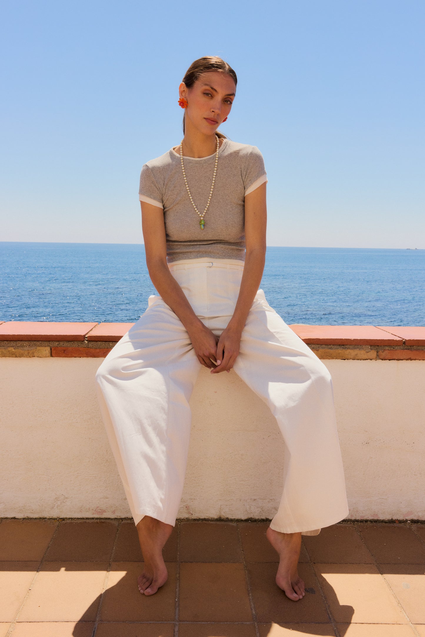 FUNGHI VERDE, LONG PEARL NECKLACE WITH MUSHROOM-SHAPED CERAMICS IN GREEN