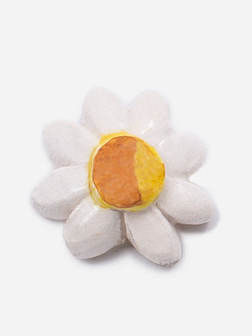 Pendientes little ones sobre fondo blanco