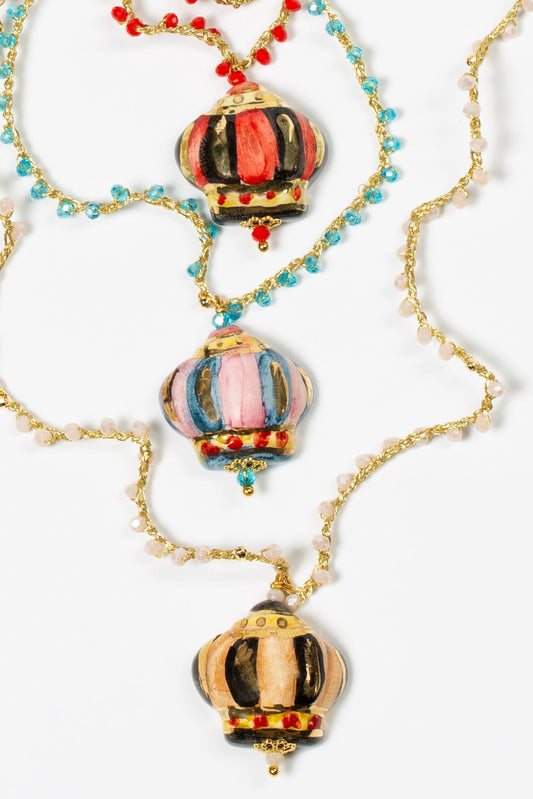 detalle de combinación de tres reyes magos sobre fondo blanco. Cashfana