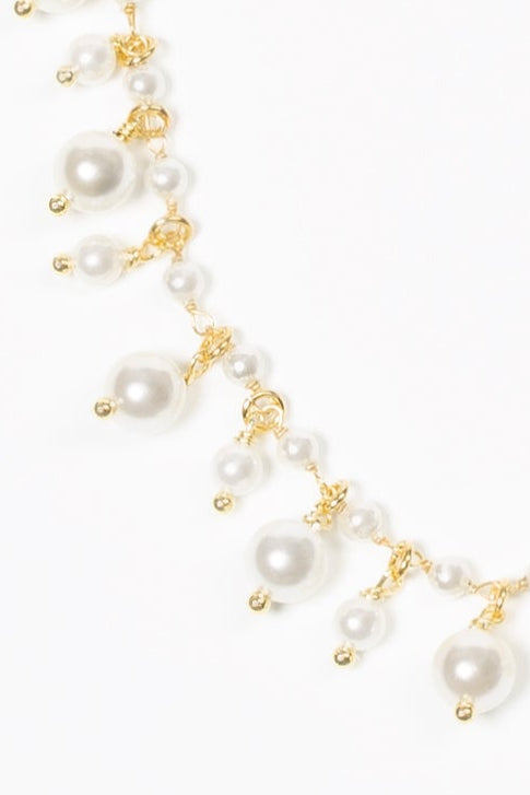 detalle Collar giardino di perle sobre fondo blanco