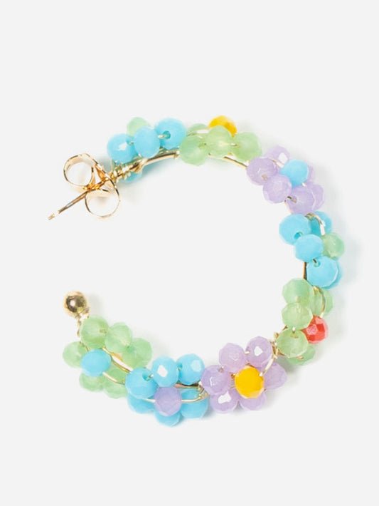 detalle Pendientes fiorellini sobre fondo blanco