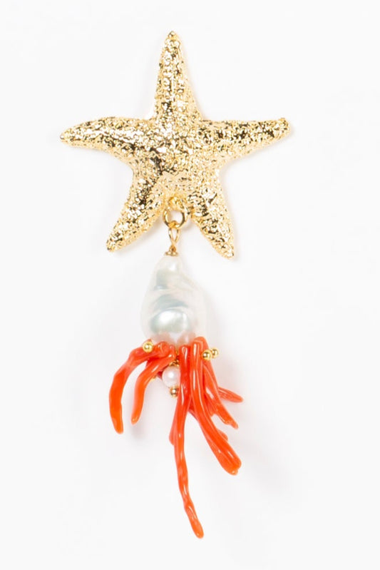 Pendientes dorados en forma de estrella de mar con colgantes de perla y coral rojo, diseño veraniego inspirado en el mar Mediterráneo