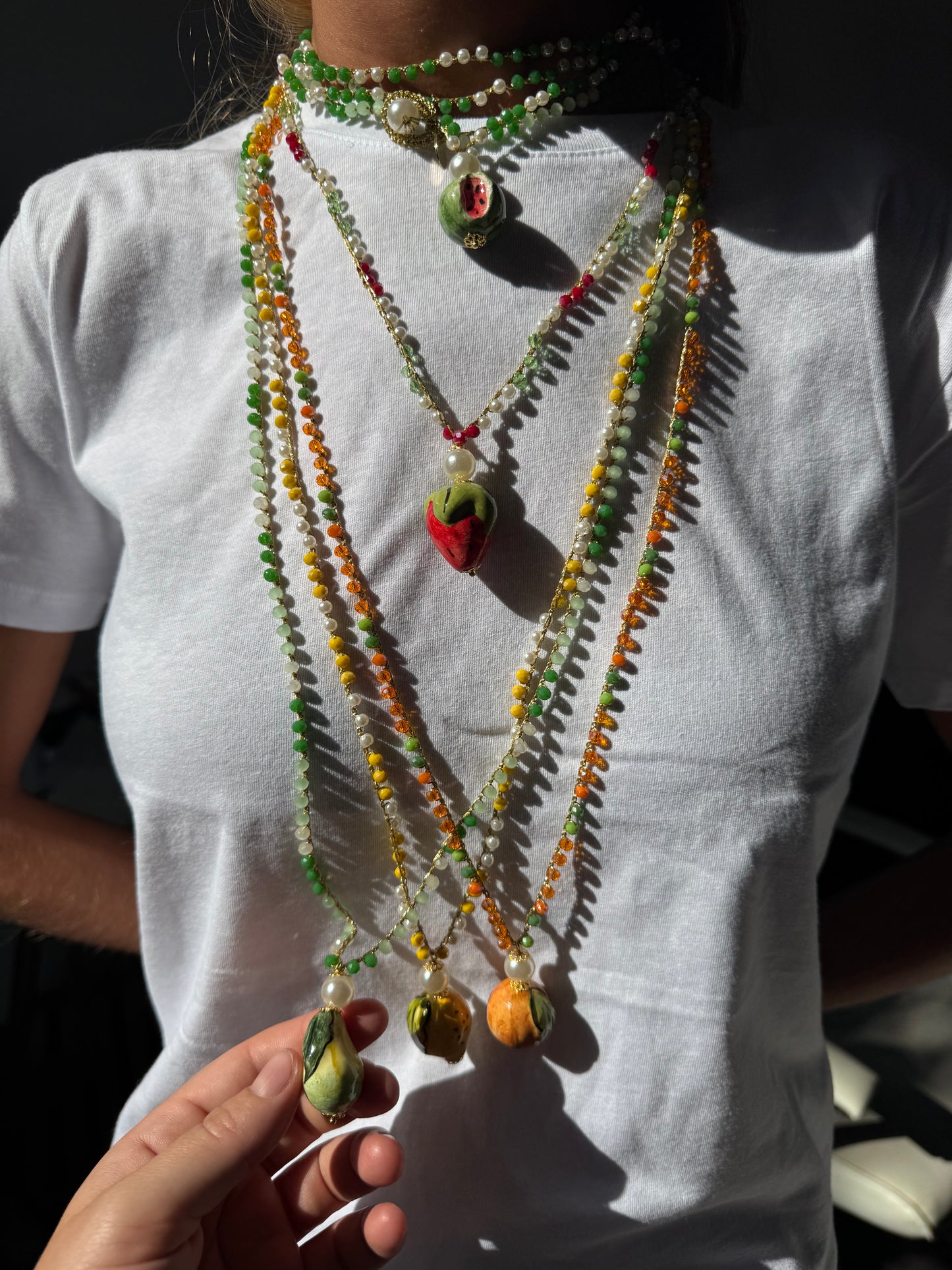 PERA, COLLAR LARGO CON HILO TRENZADO Y CERÁMICA VERDE