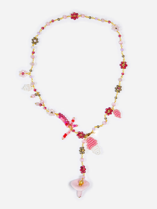 SHITAKE, COLLAR MEDIANO CON CUENTAS DE PEDRERÍA Y CRISTAL CON SETA ROSA