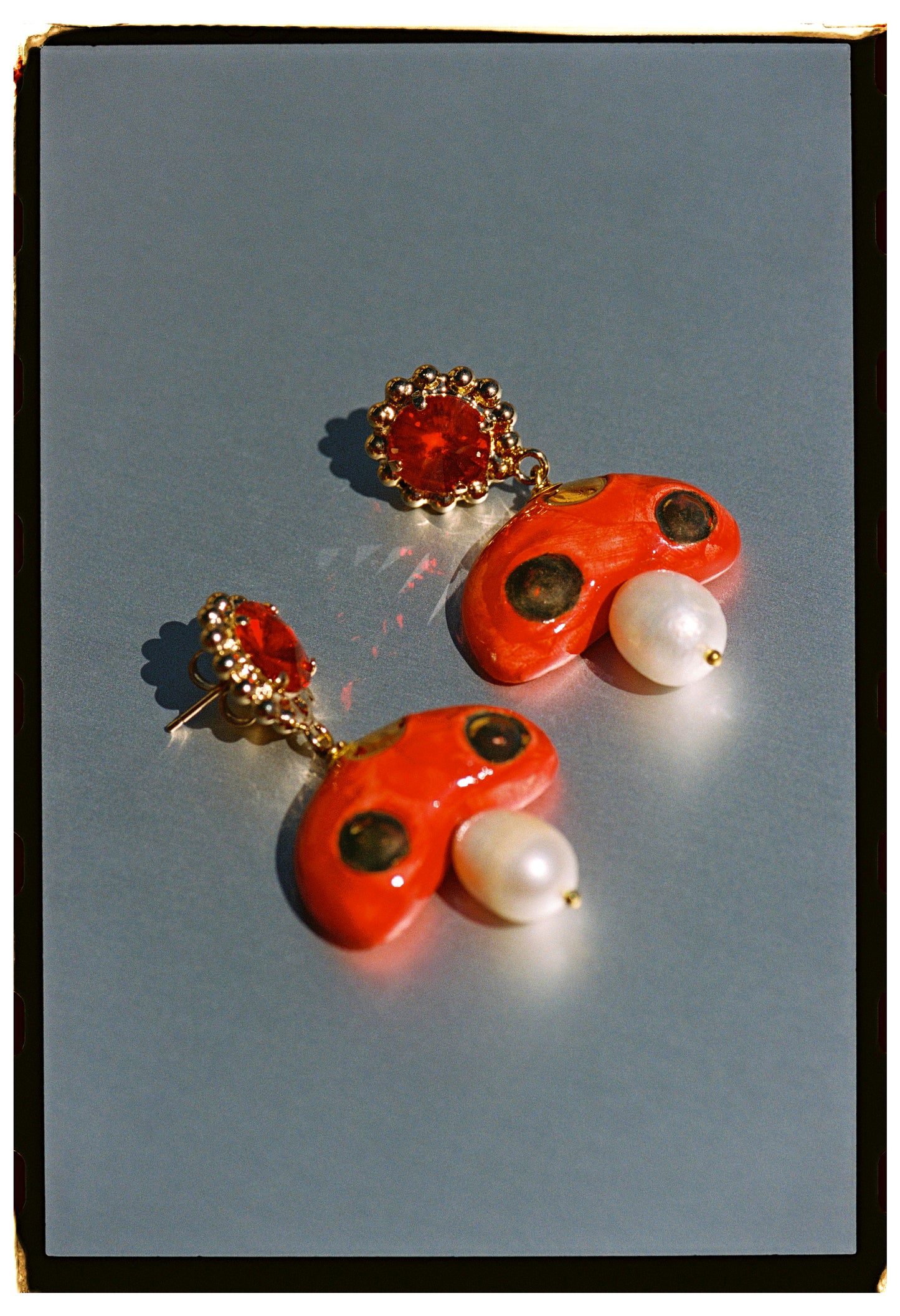 MINI CHAMPI ROJO, PENDIENTES COLGANTES