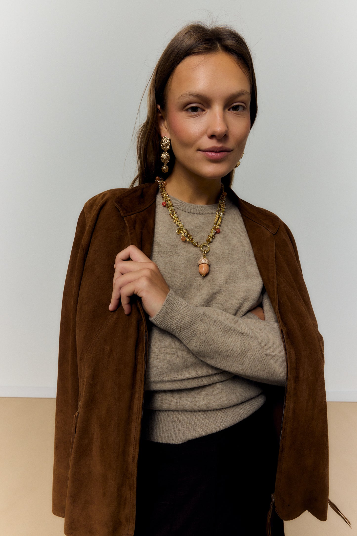MULTI-EDGE ACORN, MEDIUM NECKLACE WITH TRIPLE CROCHET CHAIN AND ACORN-SHAPED CERAMIC PIECE