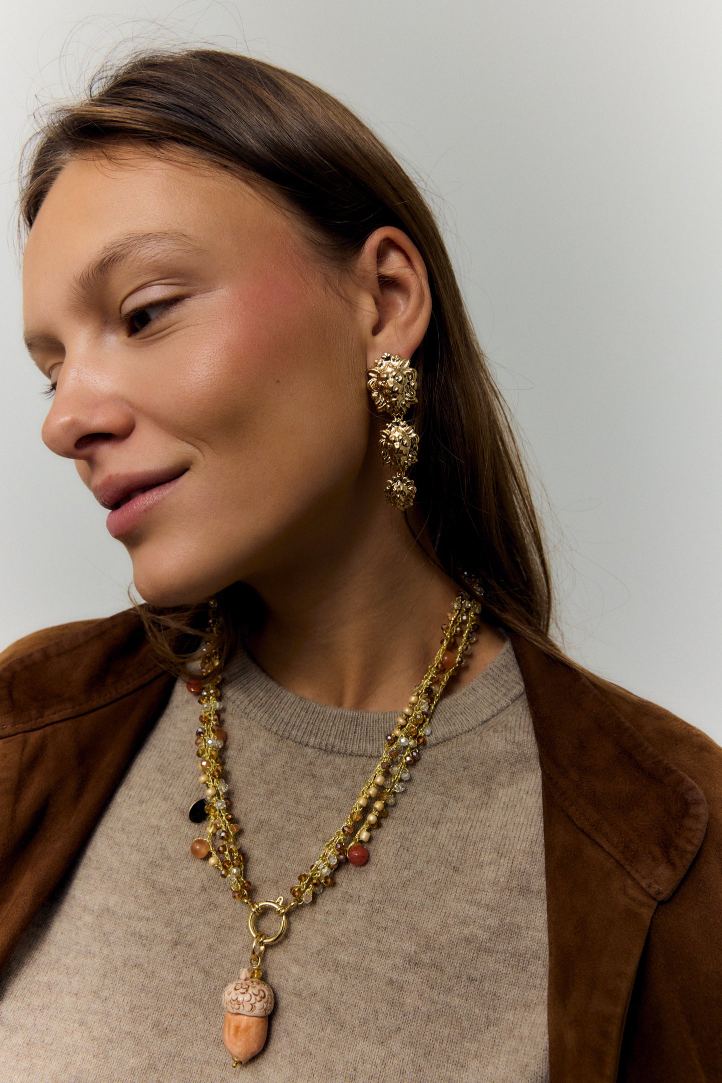 MULTI-EDGE ACORN, MEDIUM NECKLACE WITH TRIPLE CROCHET CHAIN AND ACORN-SHAPED CERAMIC PIECE