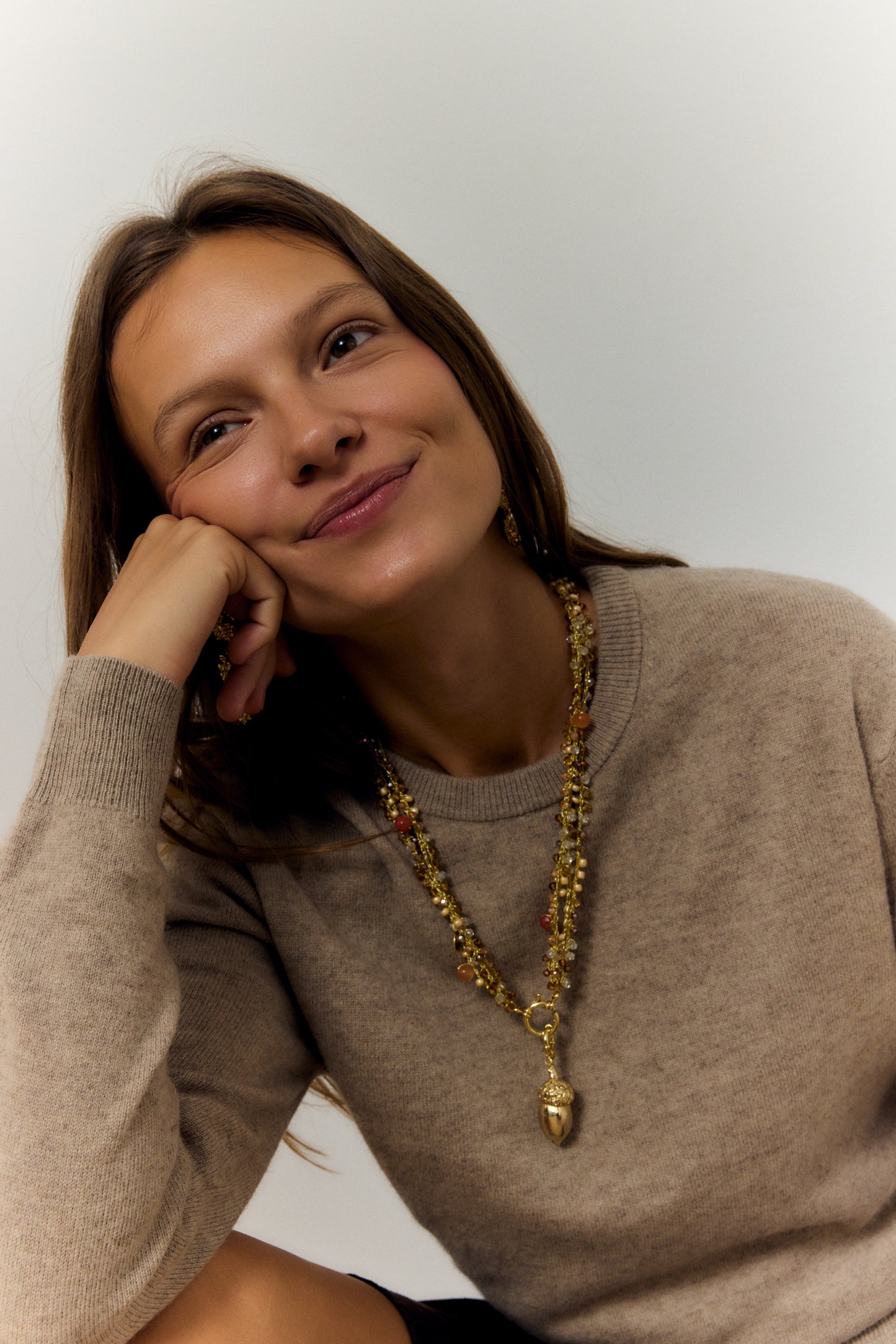 MULTI-EDGE ACORN, MEDIUM NECKLACE WITH TRIPLE CROCHET CHAIN AND ACORN-SHAPED CERAMIC PIECE