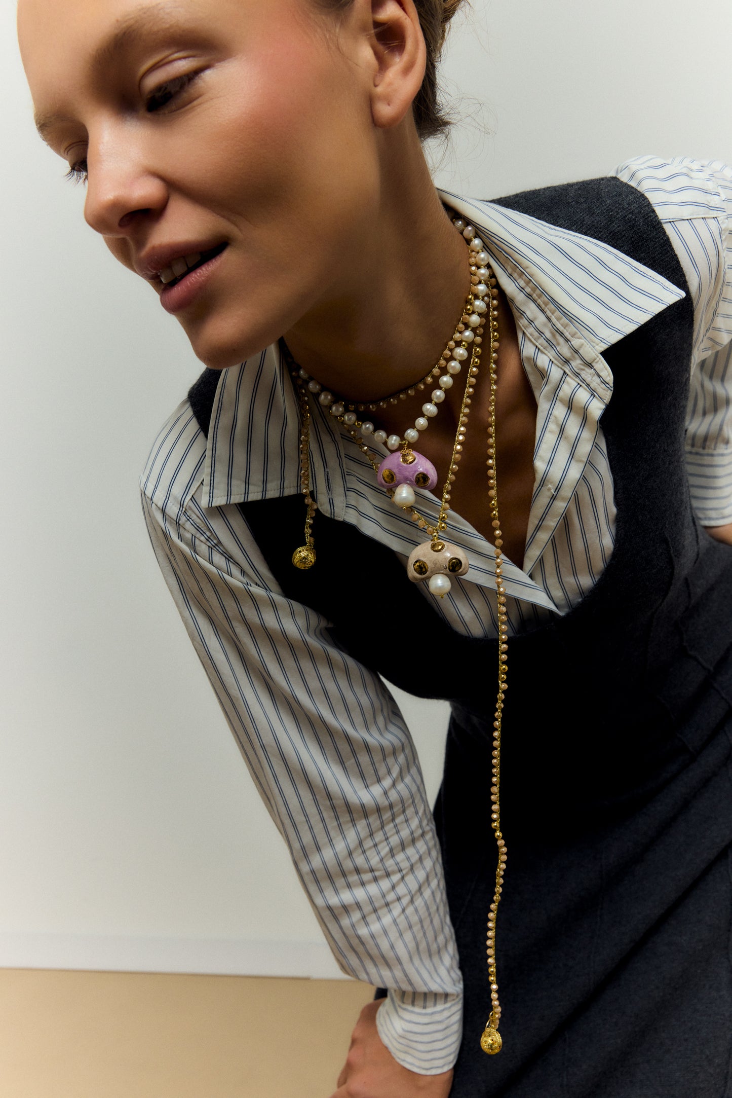 CHAMPI LILA, SHORT PEARL NECKLACE WITH LILAC MUSHROOM PENDANT