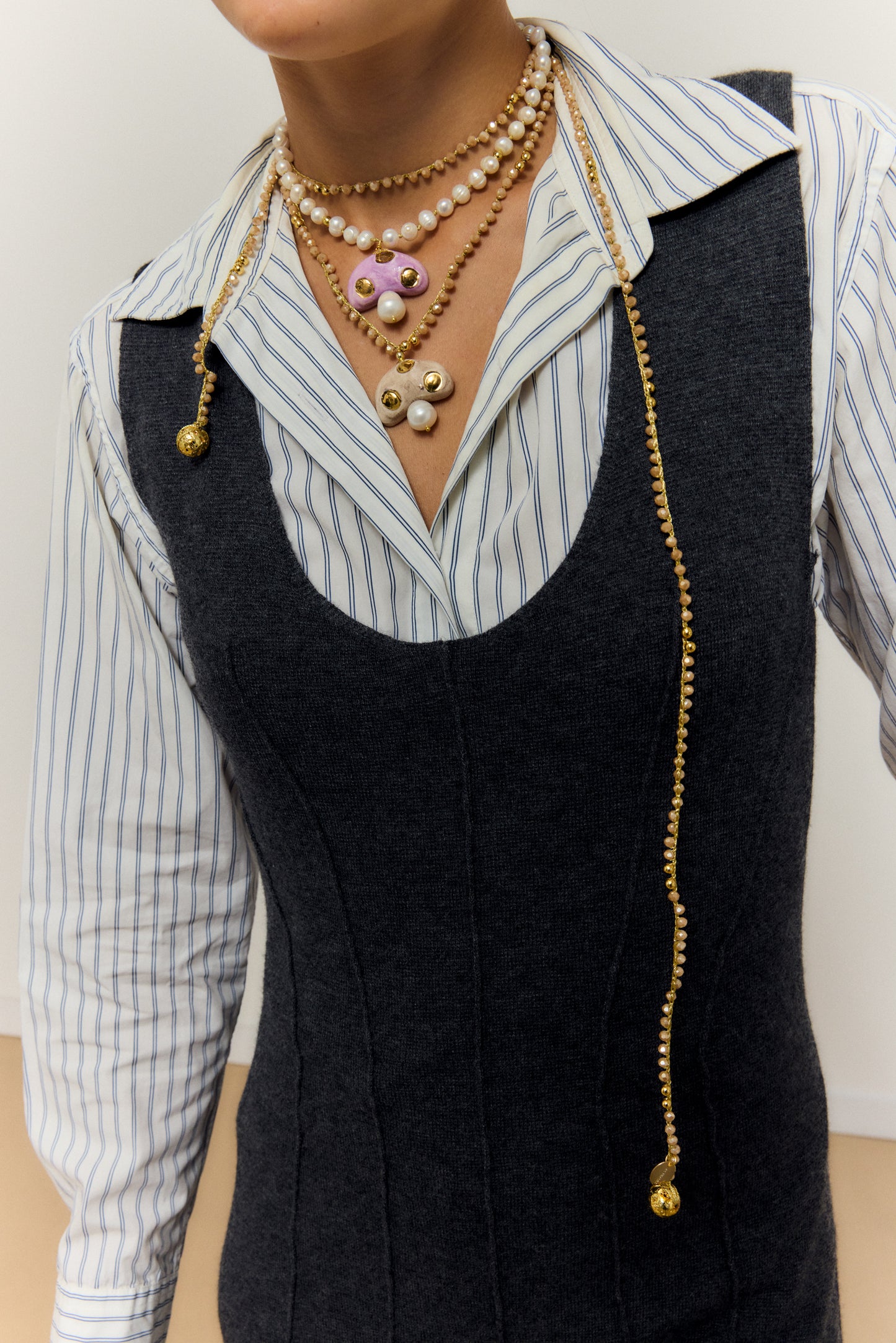 CHAMPI LILA, SHORT PEARL NECKLACE WITH LILAC MUSHROOM PENDANT