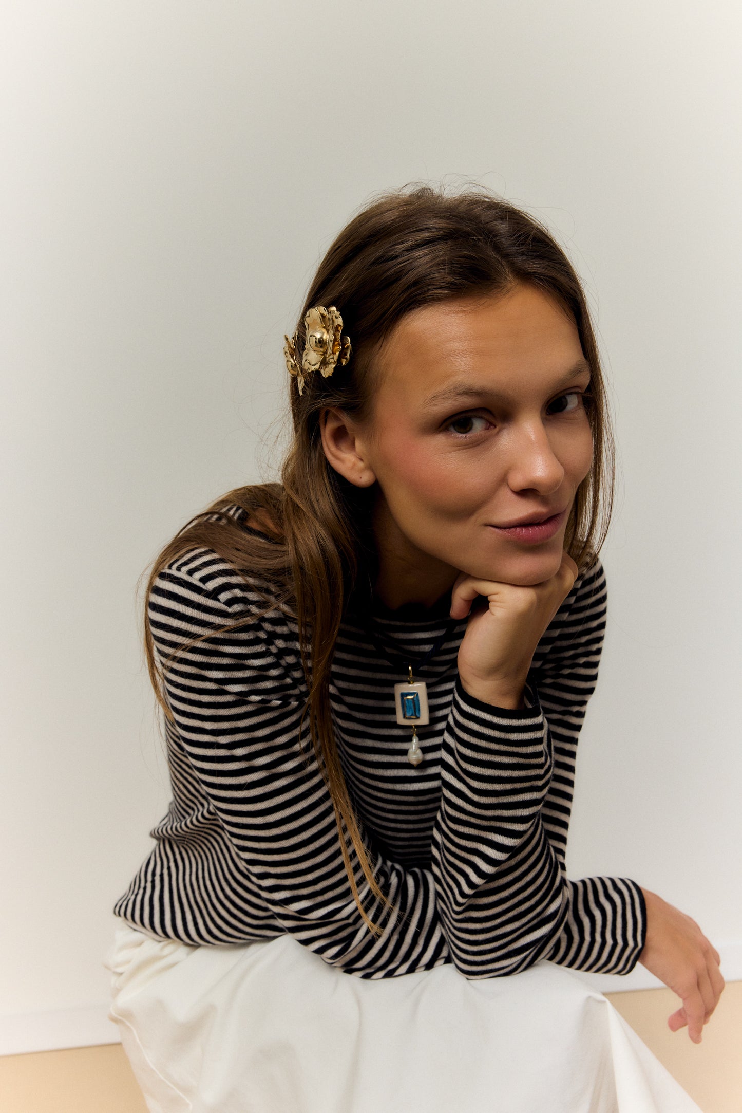 CAMELIA, CLIP DORADO