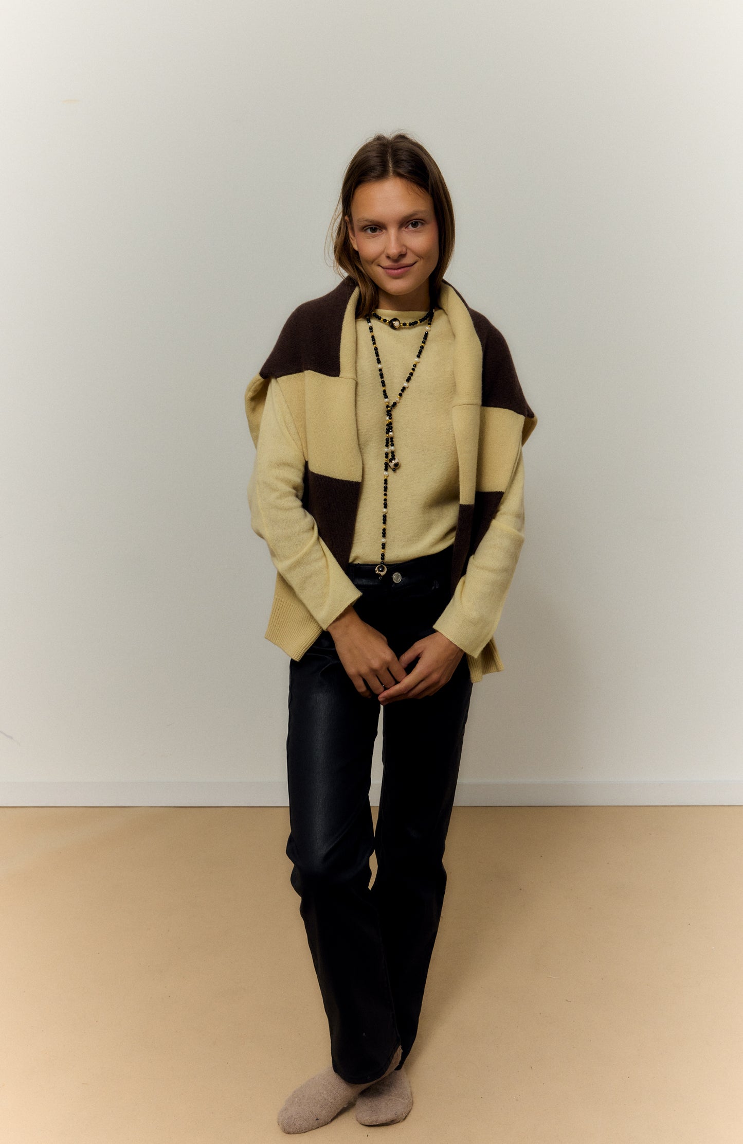 BOLAS NEGRAS NECKLACE