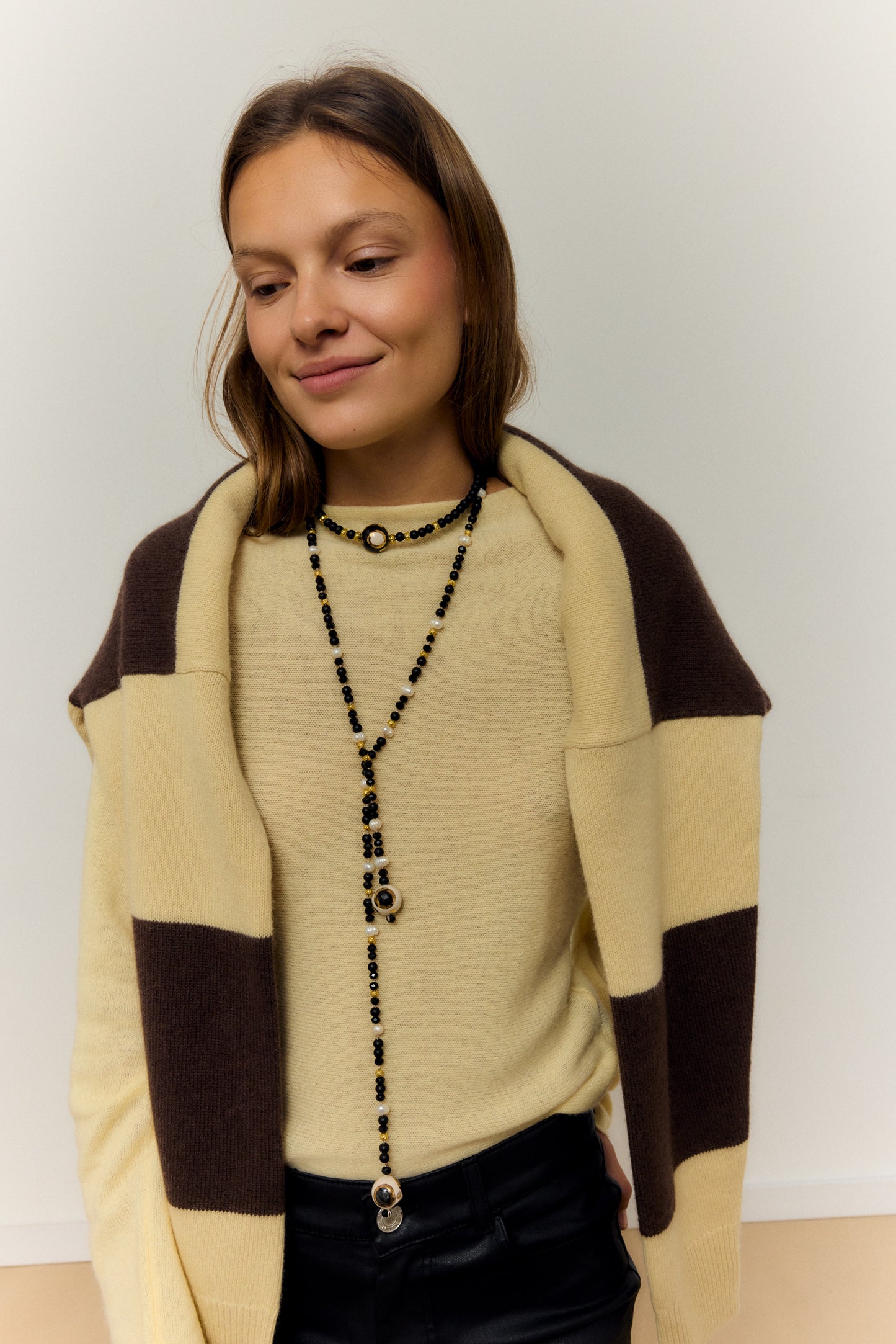 BOLAS NEGRAS NECKLACE