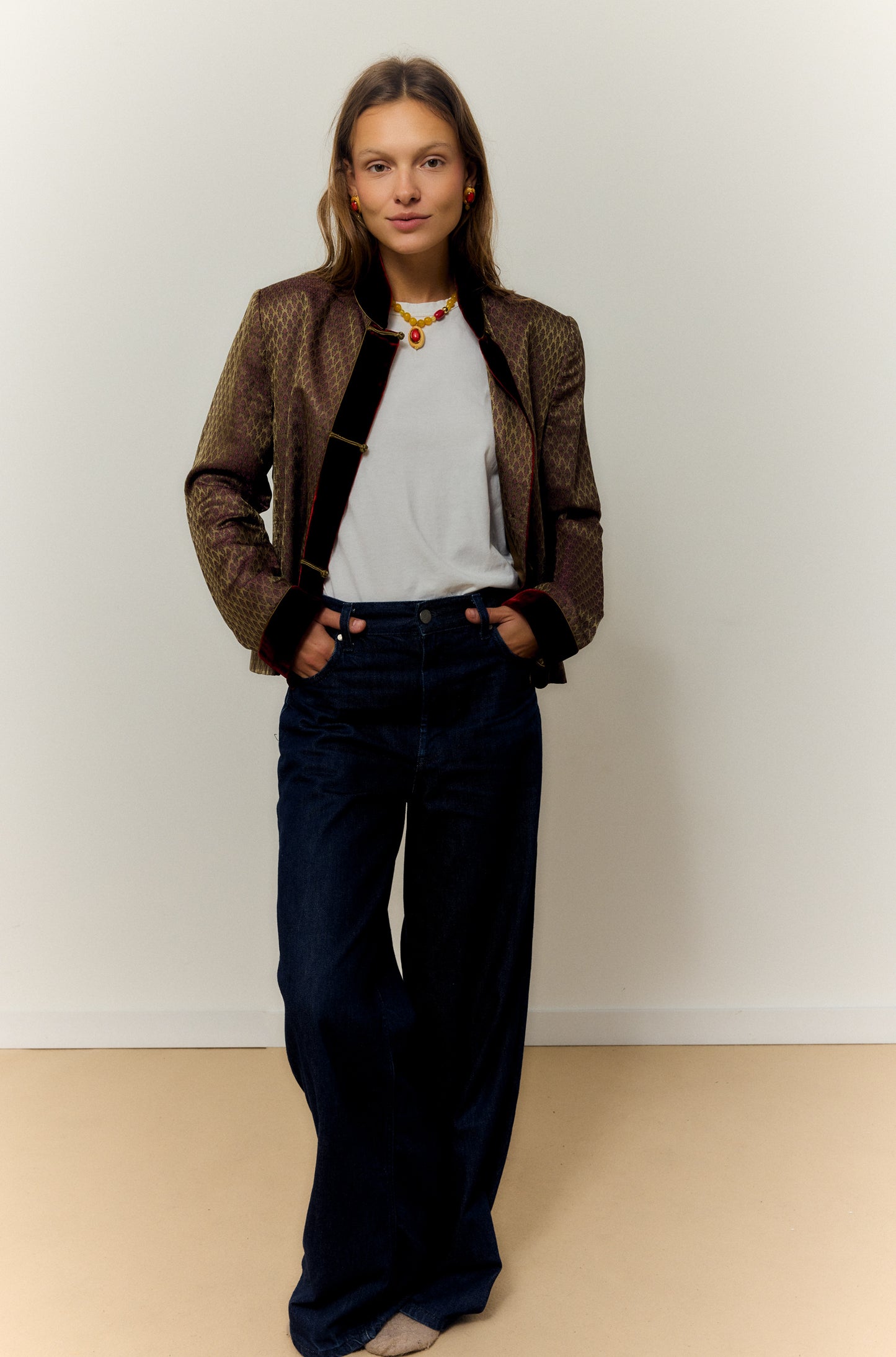 SUNSET GEM, NECKLACE WITH CERAMIC PIECE IN THE SHAPE OF A RED AND ORANGE GEM