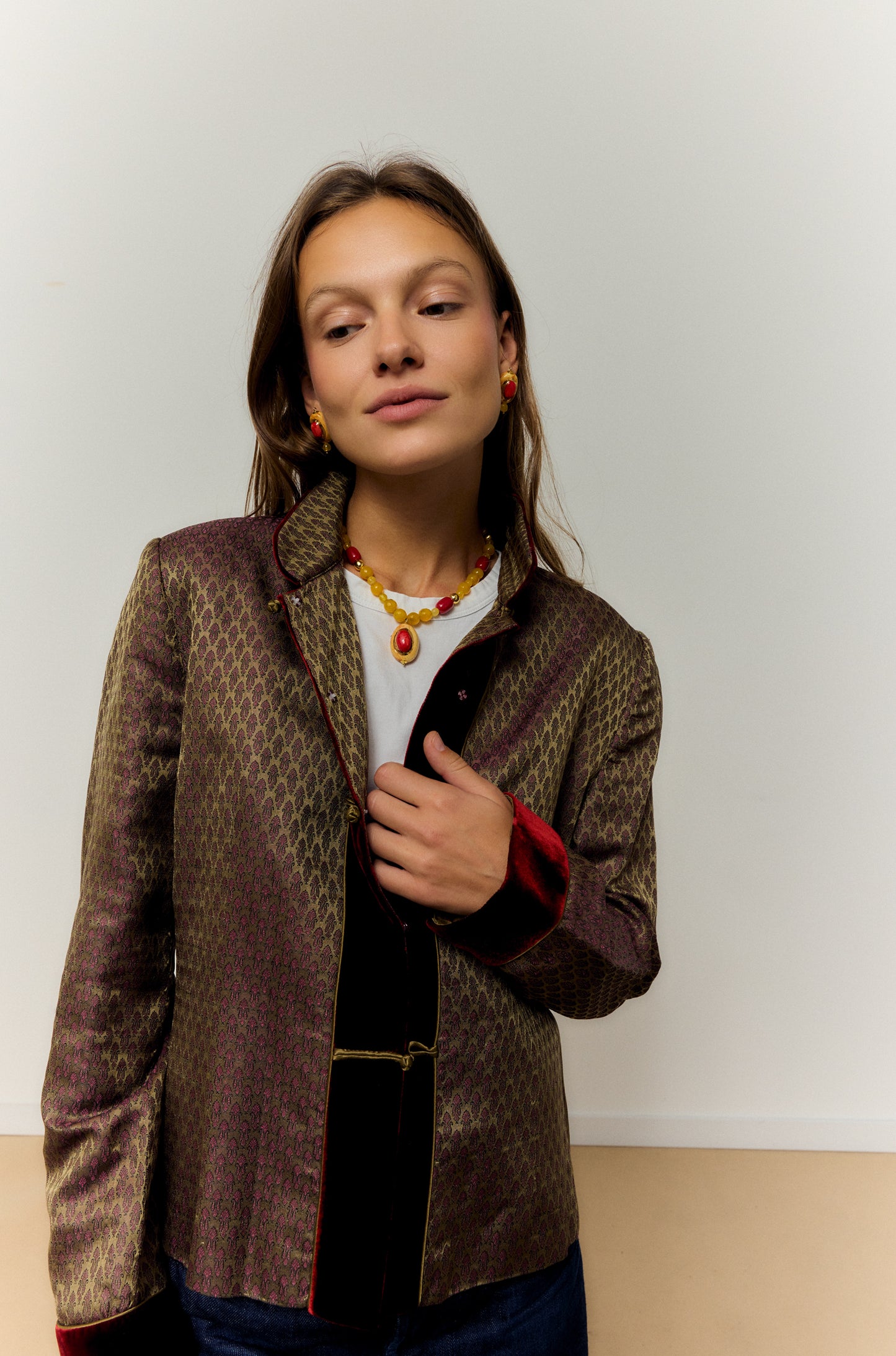 SUNSET GEM, NECKLACE WITH CERAMIC PIECE IN THE SHAPE OF A RED AND ORANGE GEM