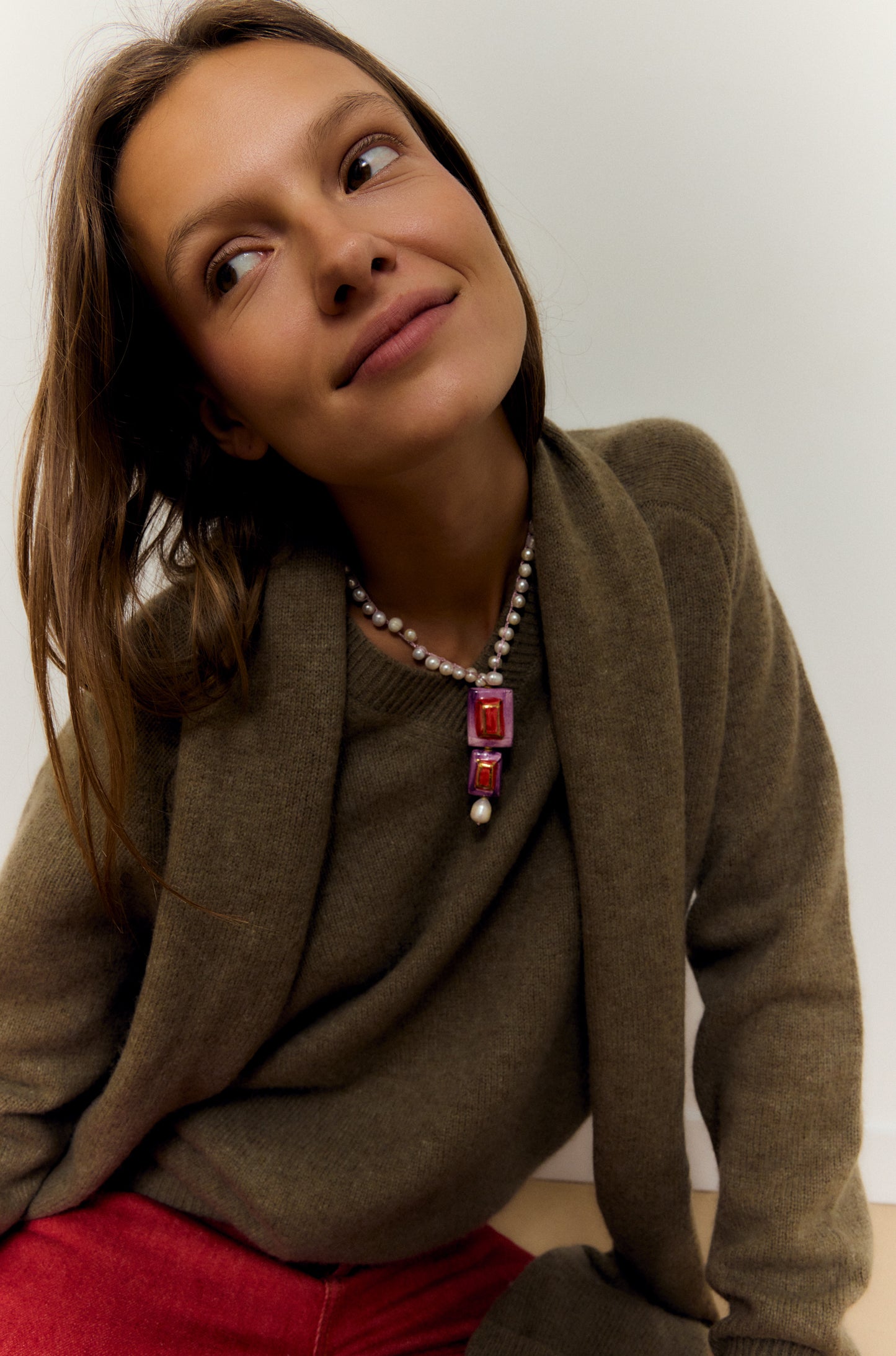 GEMA BOREAL, COLLAR CON GEMAS DE CERÁMICA EN ROJO Y LILA