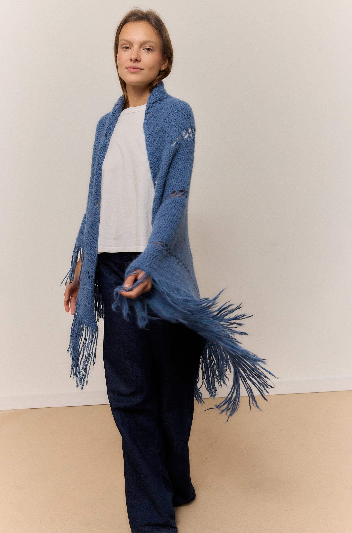 CHAL INDIGO, CHAL DE LANA DE ALPACA NATURAL