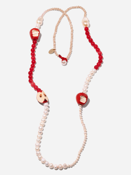 RED DELICIUS, COLLAR DE PERLAS Y PIEDRAS ROJAS CON MANZANA ROJA