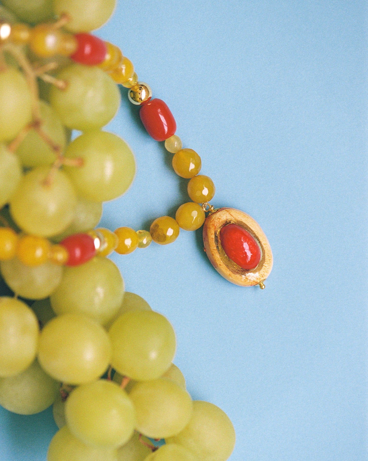 SUNSET GEM, NECKLACE WITH CERAMIC PIECE IN THE SHAPE OF A RED AND ORANGE GEM