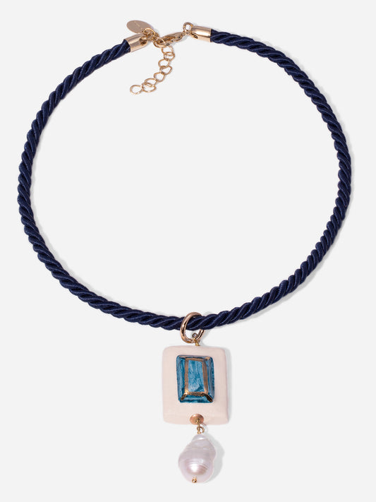 GEMA MARINERO, COLLAR DE CORDÓN CON PIEZA DE CERÁMICA RECTANGULAR