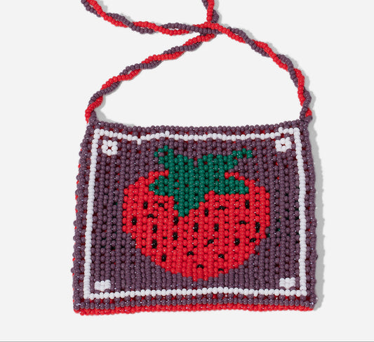 POCKET FRESA, POCKET CUADRADO DE CUENTAS DE CHICRA CON DIBUJO DE FRESA