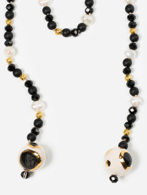 BOLAS NEGRAS NECKLACE