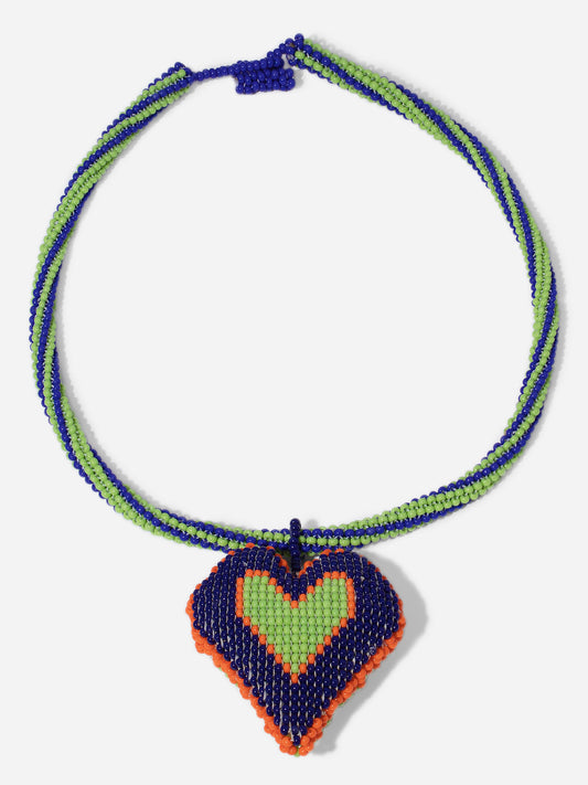 CORAZÓN LATINO, COLLAR CORTO DE  PEQUEÑAS CUENTAS DE CRISTAL EN TONOS AZULES Y VERDES CON CORAZÓN